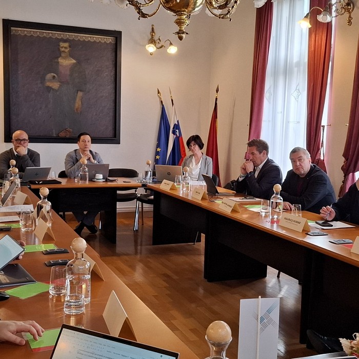 Seja sveta regije: potrjen Dodatek št. 4 k DRR, izbran nov predsednik in podprt poziv k spremembi zakonodaje glede kolesarjenja v zavarovanih območjih