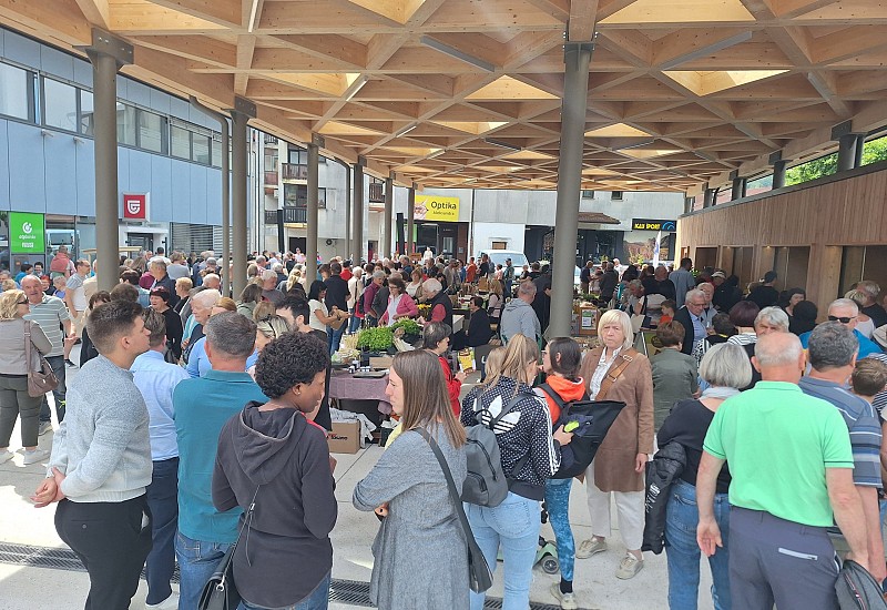 EKOPRAZNIK oživil novo pokrito tržnico v Tolminu