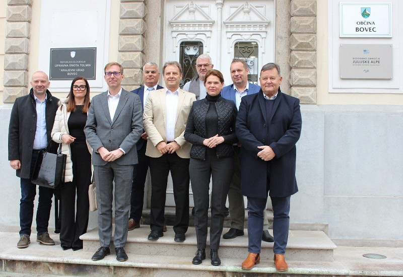 Ministrska ekipa na Idrijsko-Cerkljanskem in v Posočju o ključnih projektih